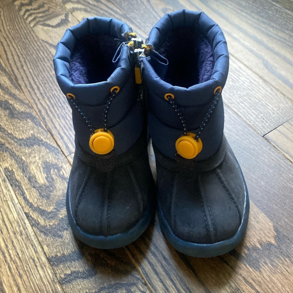 Toddlers Ugg snow boots